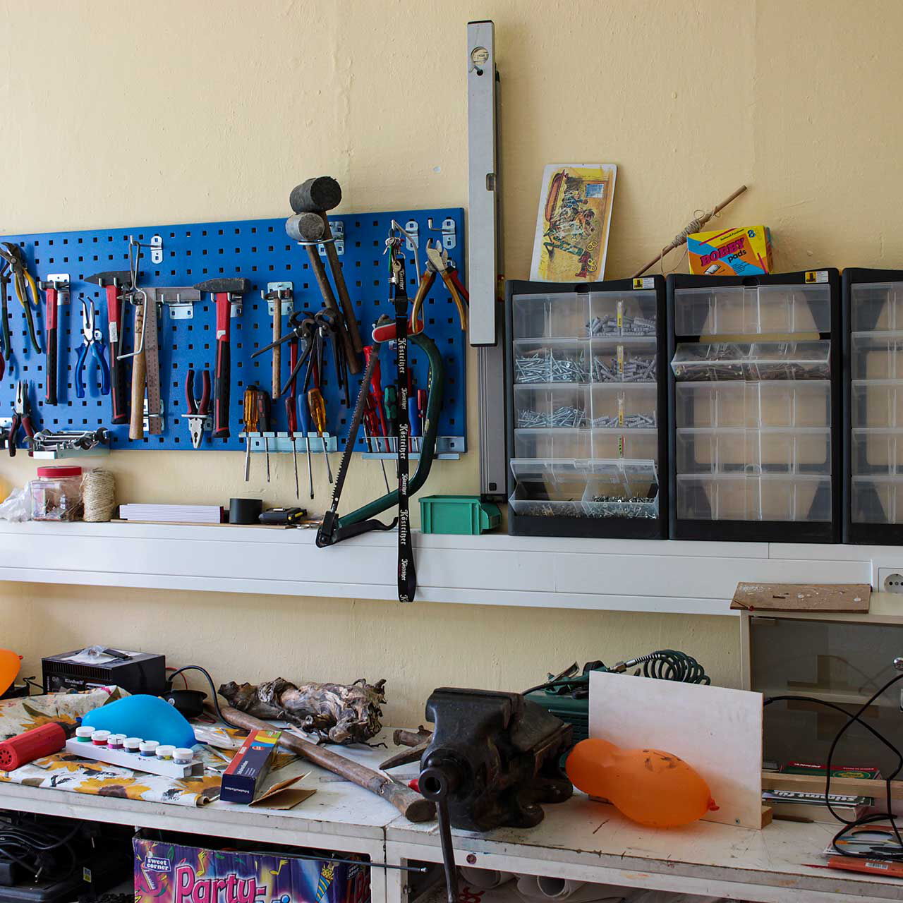 Eine Werkstatt für kleine Reparatur- und Bastelarbeiten.