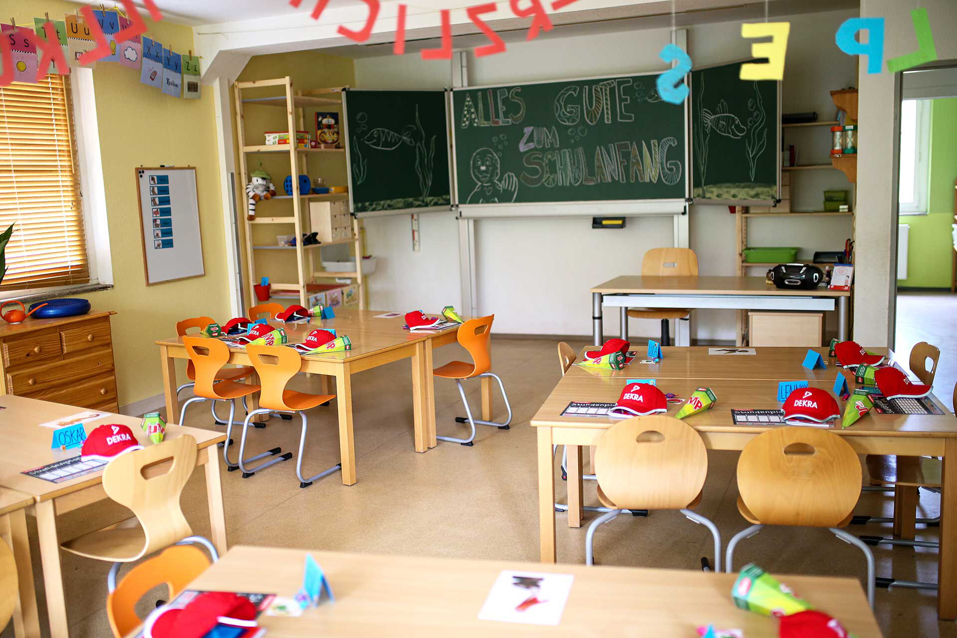 Ein geschmücktes Klassenzimmer der Grundschule Leonardo zum Schulanfang.